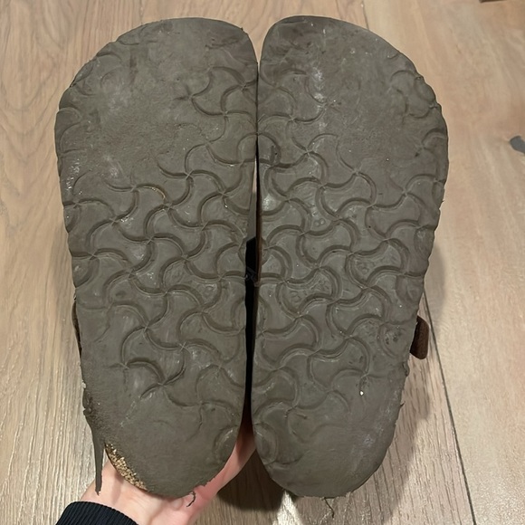 Birkenstock Gizeh Sandals, Bronze Metallic, Size 35 - Picture 3 of 4